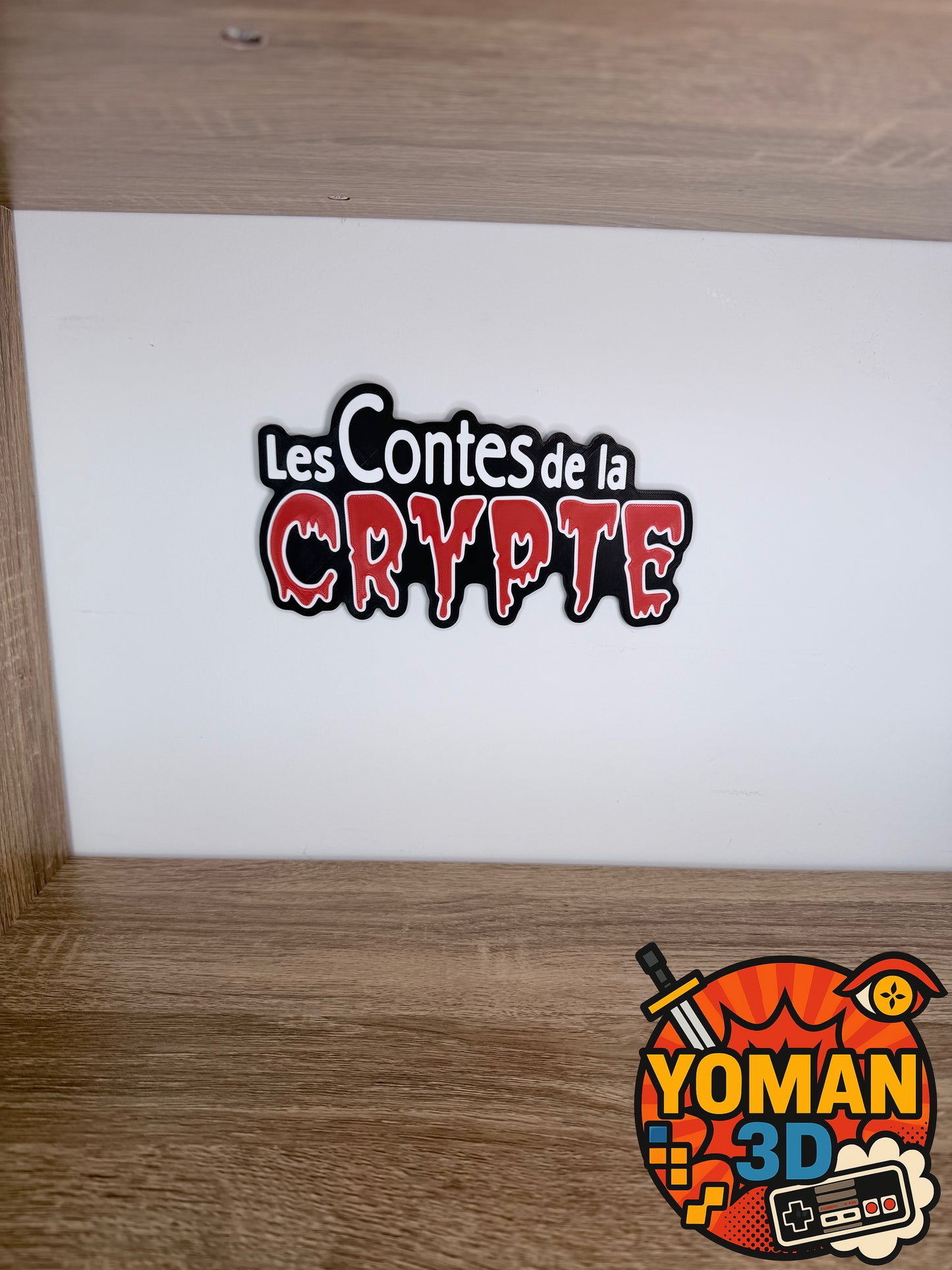 Les Contes de la Crypte – Logo déco horreur rétro – 20 cm (mural)